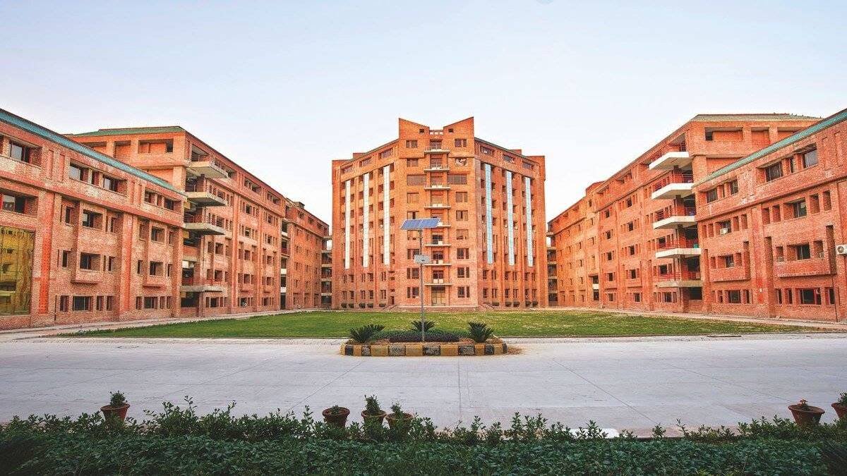 sharda-university